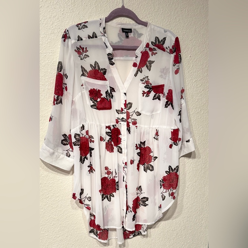 Torrid Red and White 3/4 Sleeve Notched Collar Blouse